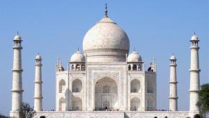 Prohíben quemar estiércol para evitar que el Taj Mahal se vuelva amarillo