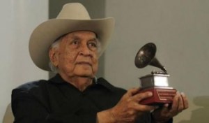 Juan Vicente Torrealba recibió la estatuilla del Grammy Latino