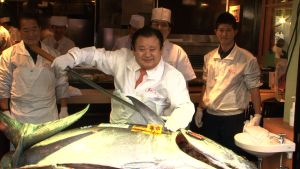 Cae el precio del atún rojo para sushi (Video)