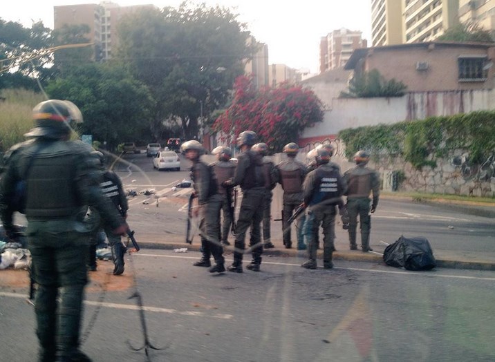 GNB disuelve barricada en Santa Fe #10E (Fotos)