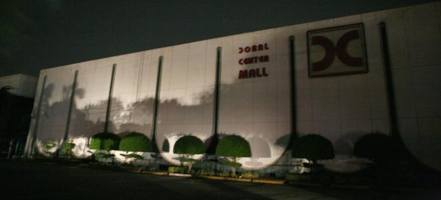 a2JNDoralCenterMALL03.JPG