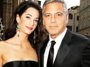 Clooney y Helen Mirren homenajean a víctimas de París en los Globos de Oro