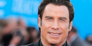 John Travolta dona 12 mil dólares a un centro de artes en Florida