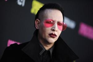 Cantante Marilyn Manson, herido tras sufrir un accidente durante un concierto en Nueva York (video)