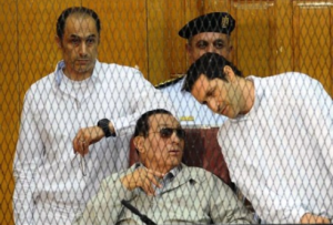 Tres años de cárcel para Mubarak y sus hijos por corrupción