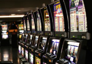 Comisión Nacional de Casinos destruyó 1.589 máquinas traganíqueles en todo el país
