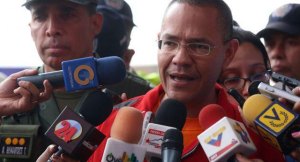 Villegas admite que hay una crisis económica en el país