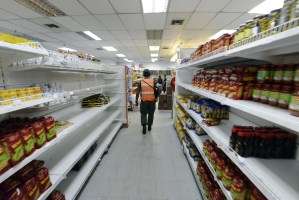 Supermercados sin colas por falta de productos regulados