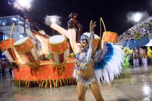 Río de Janeiro se aferra al carnaval para atraer turistas y superar crisis