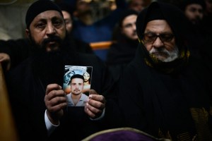 Miles lloran por las víctimas egipcias decapitados por Estado Islámico(Fotos)