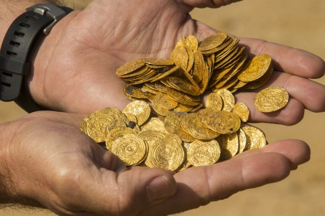 ISRAEL-ARCHAEOLOGY-GOLD-HISTORY