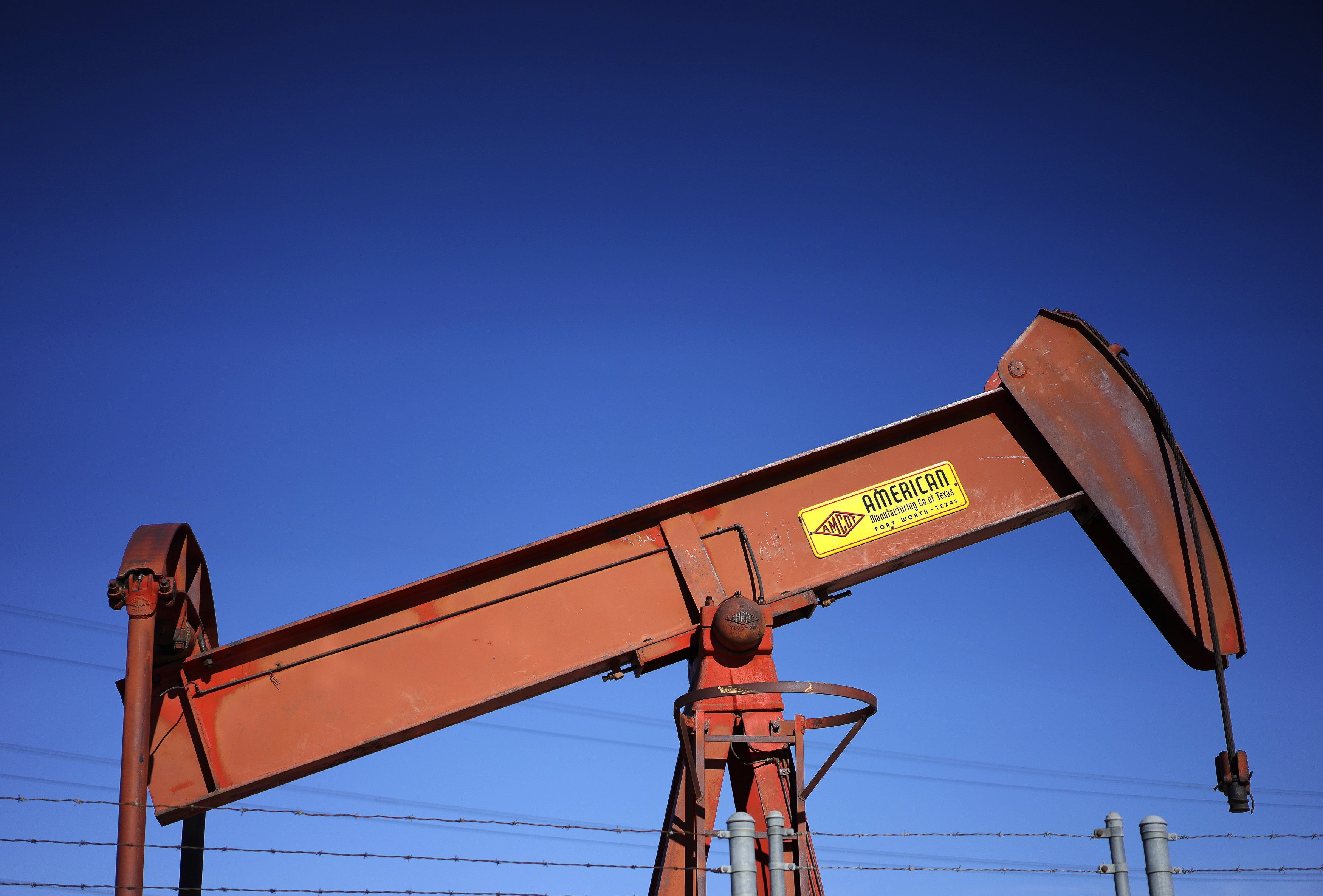 El petróleo cierra en baja en Nueva York a USD 37,26 el barril