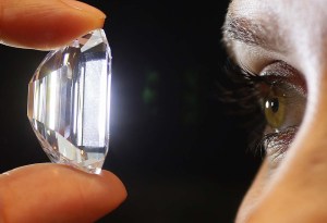 Subastan un diamante perfecto de 100 quilates (Fotos)