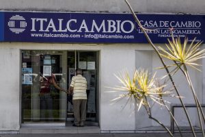 Gobierno bolivariano autoriza abrir casas de cambio para envíos de remesas