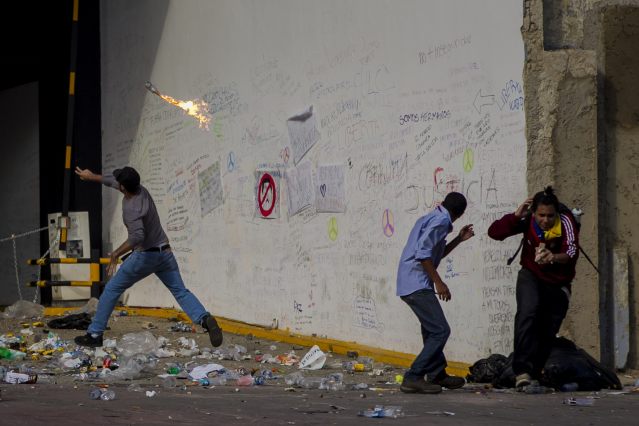 FISCAL GENERAL VENEZOLANA CONFIRMA DOS MUERTOS Y 23 HERIDOS EN PROTESTAS
