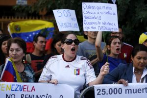 El País: Venezuela prioriza las elecciones sobre la protesta de la calle