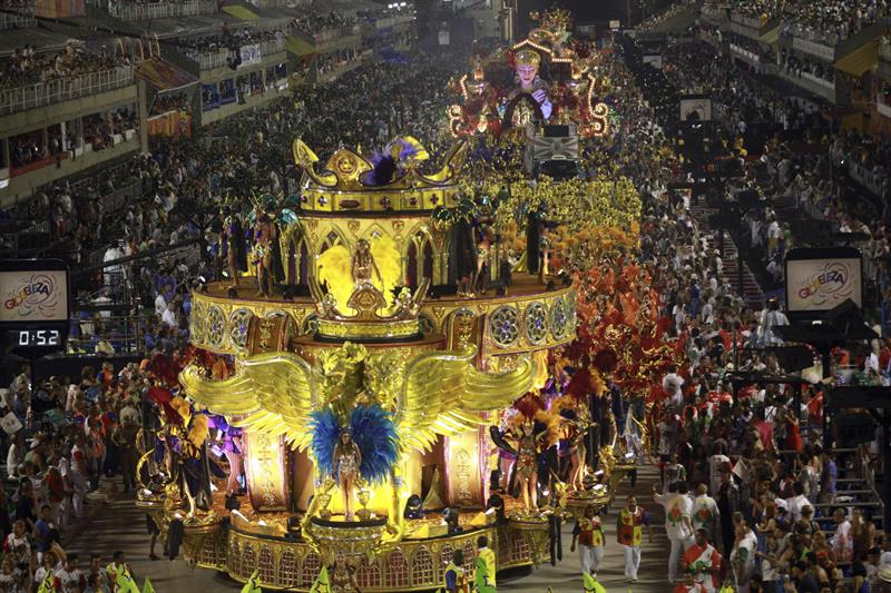 Brasil calienta motores para el carnaval a ritmo de samba