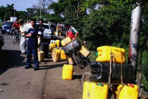 El Tiempo: Cúcuta reclama un acuerdo para adquirir combustible en la frontera