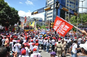 Chavistas marchan hacia Miraflores