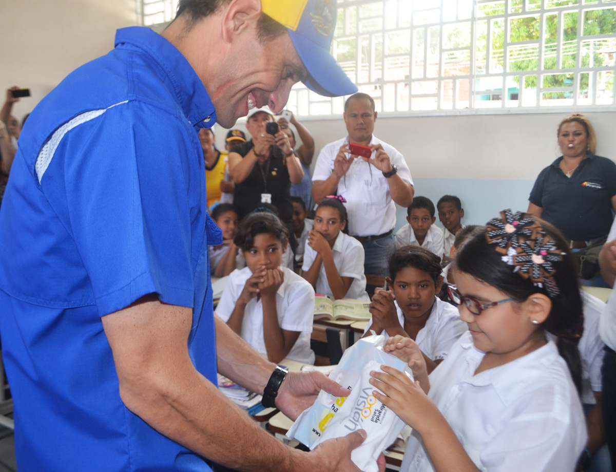 Capriles: Cerca de 21 mil estudiantes mirandinos se han beneficiado con nuevas escuelas