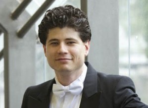 El venezolano Jorge Luis Uzcátegui, hace su debut como Director de la Orquesta  Sinfónica de Spokane
