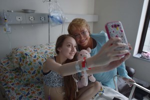 Bachelet visita en hospital a niña que le pidió eutanasia