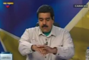 Maduro se acaricia la mano recordándole a Obama que ambos tienen “sangre africana”