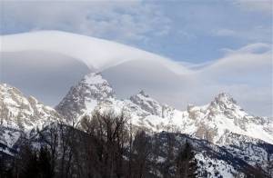 Extraña formación de nubes asombra a turistas en Grand Teton