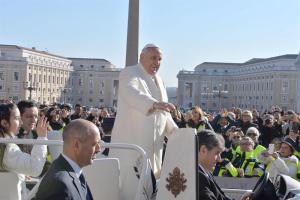 Papa Francisco abre con procesión en Roma actos del miércoles de ceniza