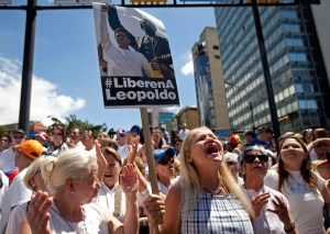 Samper: Unasur buscar canales “discretos y efectivos” para diálogo en Venezuela