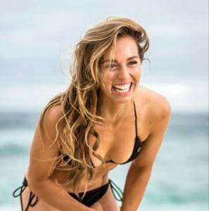 Las surfistas profesionales más sexys según Playboy (Fotos)