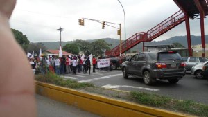 Reportan cierre de la Intercomunal de El Valle por protesta (Fotos)