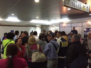Varados 170 pasajeros de Cubana de Aviación en Maiquetía desde el 27F (Fotos)