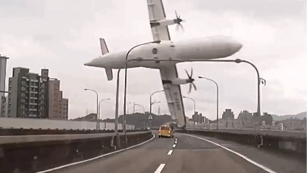 Así se estrelló el avión de TransAsia en Taiwán (video)