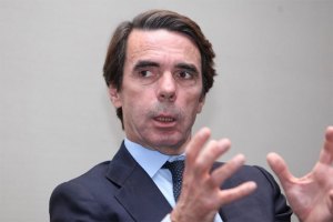 Aznar acusa a Podemos de defender “modelos totalitarios y populistas como el chavista”