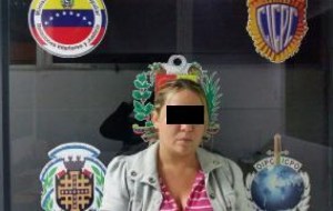 Ella es la “caletera” de dólares detenida en La Chinita (Foto)