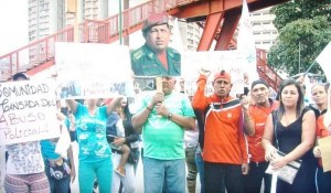 Cierran la Intercomunal de El Valle por protesta (Fotos)