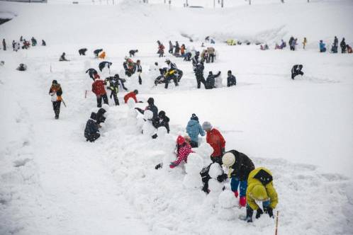 Localidad japonesa bate récord mundial de muñecos de nieve