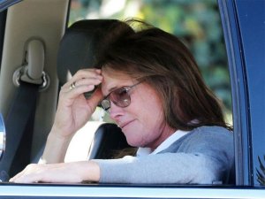 Bruce Jenner sale ileso de accidente de tráfico en EEUU que causó un muerto