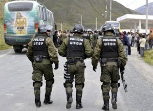 Policía en Bolivia detiene a seis opositores por quema de oficinas electorales