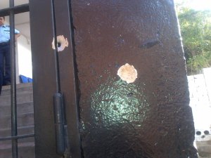 Atacan a tiros sede de la Policía de Miranda en Baruta (Fotos)