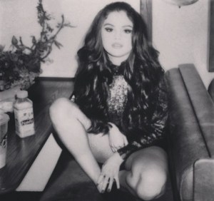Selena Gómez nos da un sexy adelanto de su nuevo videoclip