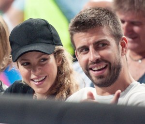 Shakira sale de la clínica con su hijo Sasha