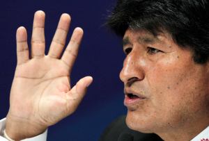 Evo Morales renovará material bélico para las Fuerzas Armadas