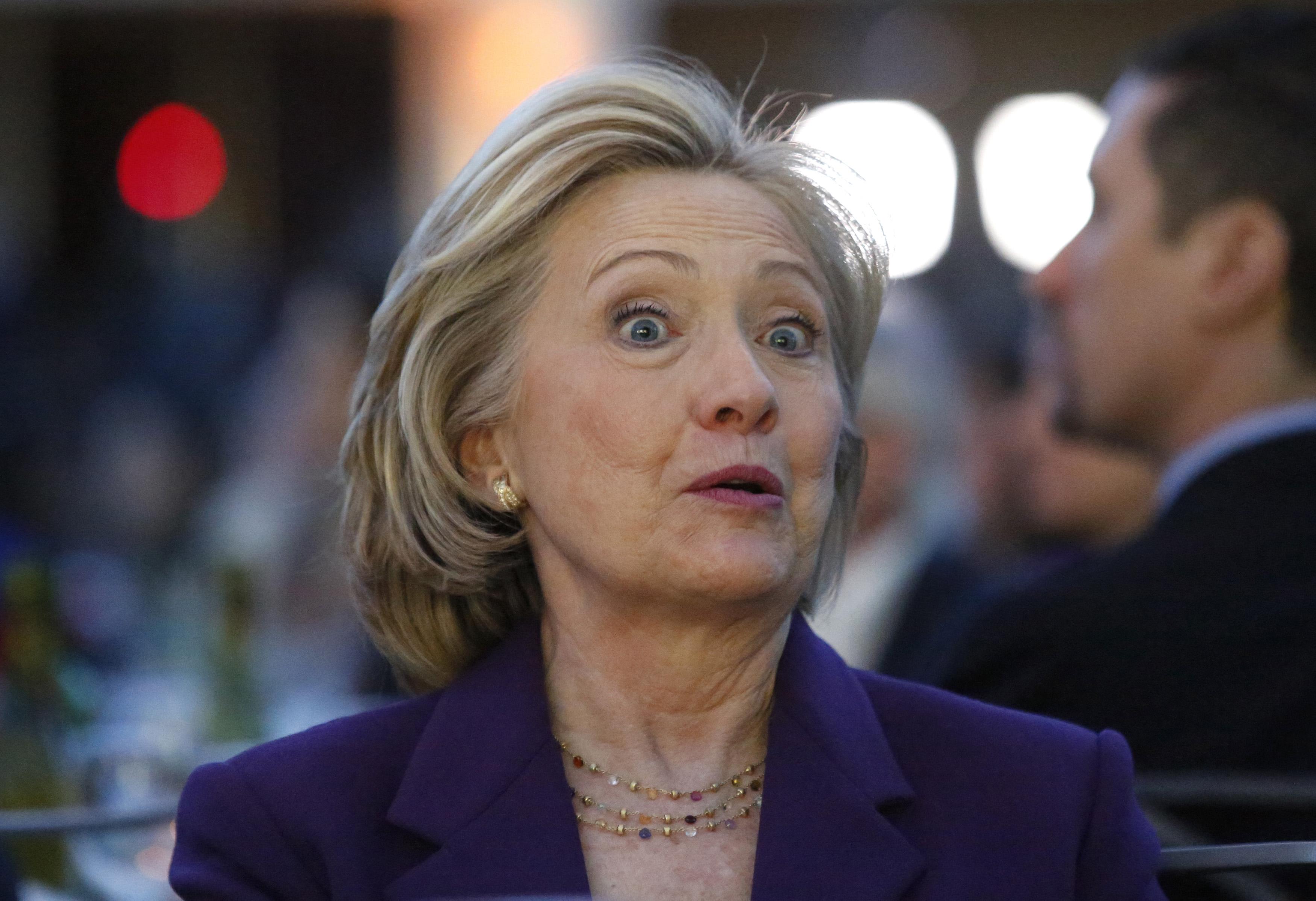 Bajo presión del Congreso, Hillary Clinton pide publicar sus correos electrónicos