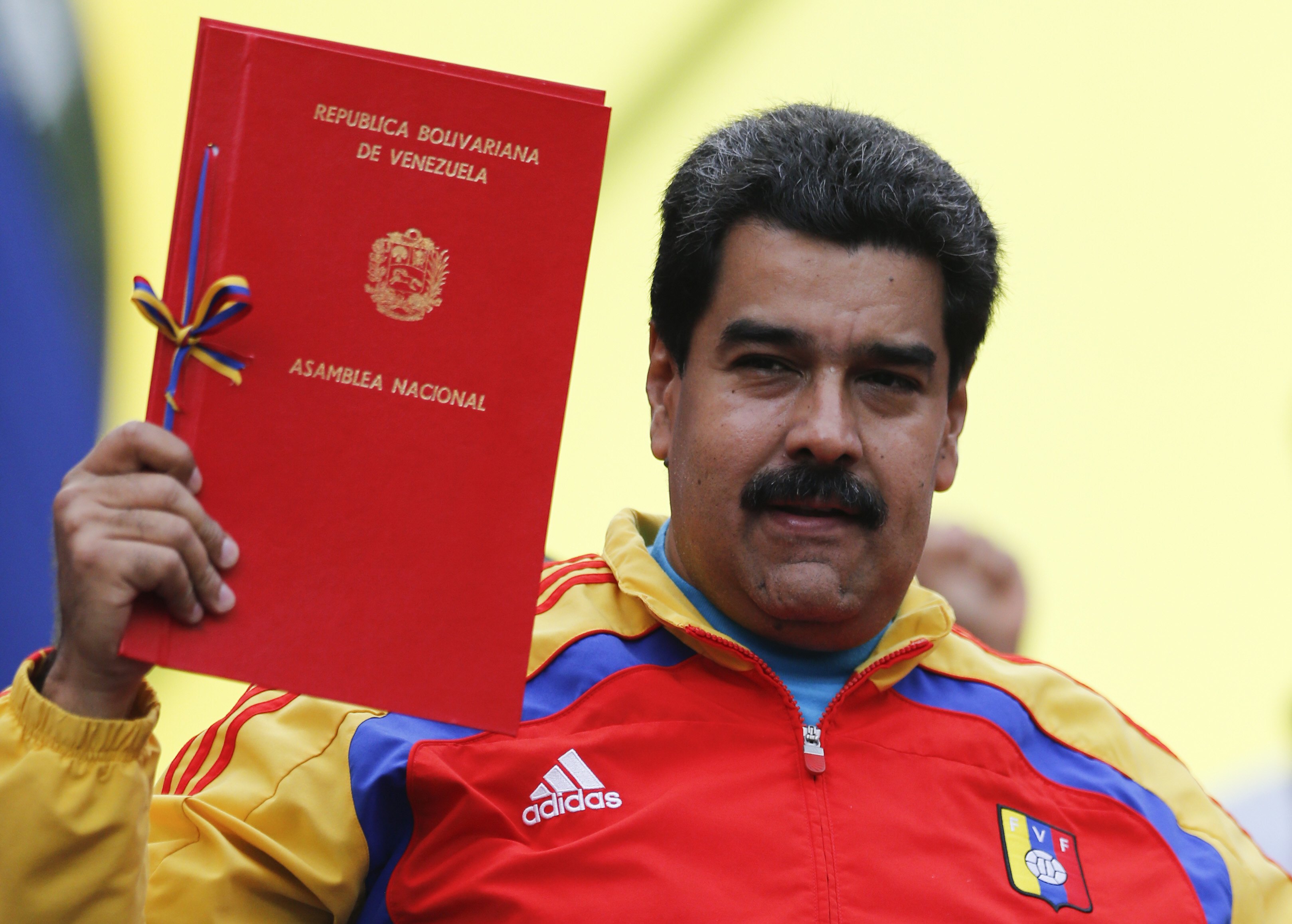 Maduro podrá gobernar por decreto hasta el 31 de diciembre