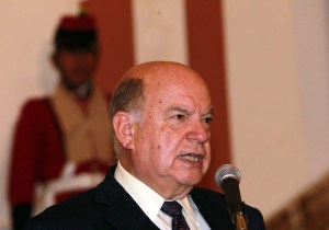Ex secretario de la OEA lanza precandidatura presidencial en Chile