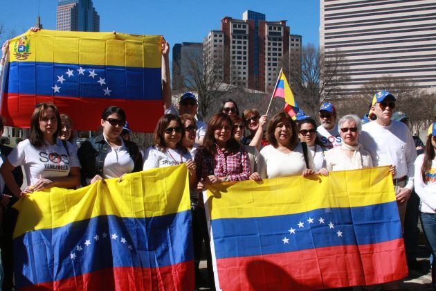 Los venezolanos en el exterior realizaron el domingo una protesta en contra del Gobierno (EFE)
