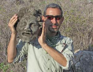 Encuentran una rara máscara del dios griego Pan en una excavación en el Golán