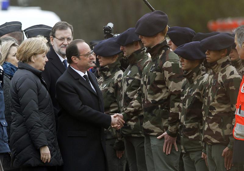 Hollande anuncia el hallazgo de la carcasa de la segunda caja negra